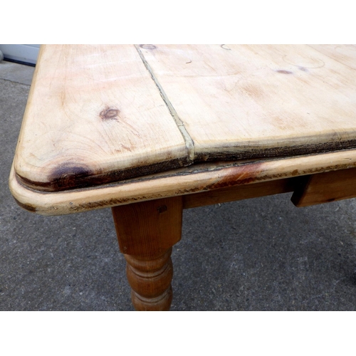 824 - A pine kitchen table with end drawer, a/f, 152cm long