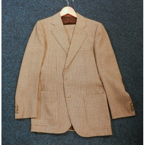 350 - A Burberry gent's puppytooth tweed two-piece suit, English-made, size 40 R (Euro 50), slim fitting; ... 