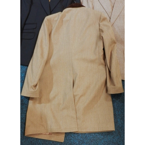 350 - A Burberry gent's puppytooth tweed two-piece suit, English-made, size 40 R (Euro 50), slim fitting; ... 