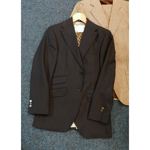 350 - A Burberry gent's puppytooth tweed two-piece suit, English-made, size 40 R (Euro 50), slim fitting; ... 