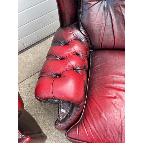 799 - A leather button back three seater sofa and matching arm chair (2)