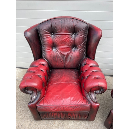 799 - A leather button back three seater sofa and matching arm chair (2)