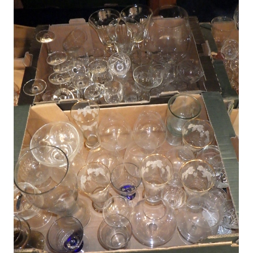 340 - A large qty of misc glass wares (qty)