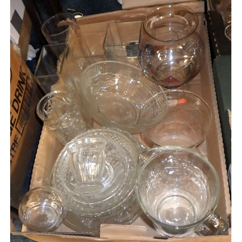 340 - A large qty of misc glass wares (qty)