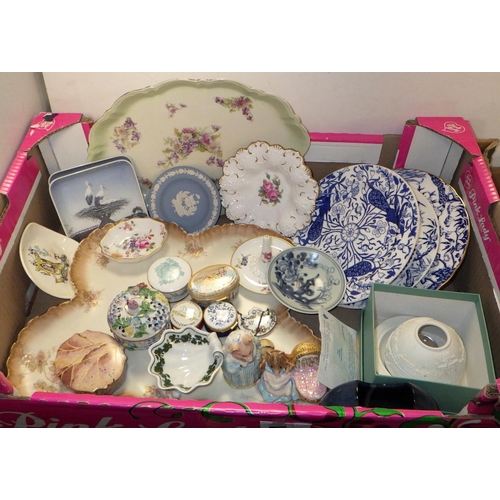 346 - A qty of misc ceramics and collectables to inc Halcyon Days pill box, Copenhagen plates etc