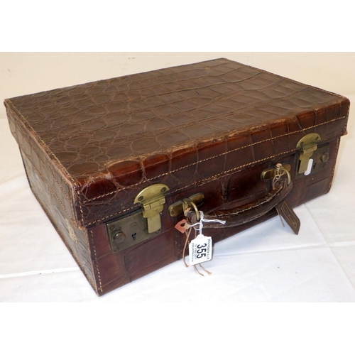 355 - A good quality Edwardian vanity case