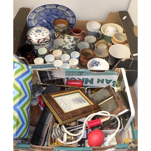 369 - A qty of misc ceramics, collectables etc (2)