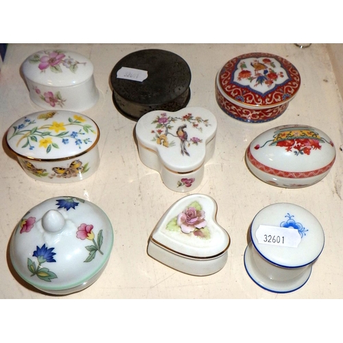 403 - A group of various pill boxes to inc Herrend together with misc ceramic flowers