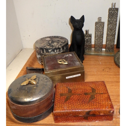 432 - A qty of misc collectables to inc a silver hand mirror etc