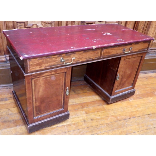 717 - An Edwardian mahogany dressing table with later covered top (a/f), 133cm wide ex Bootham Park Hospit... 