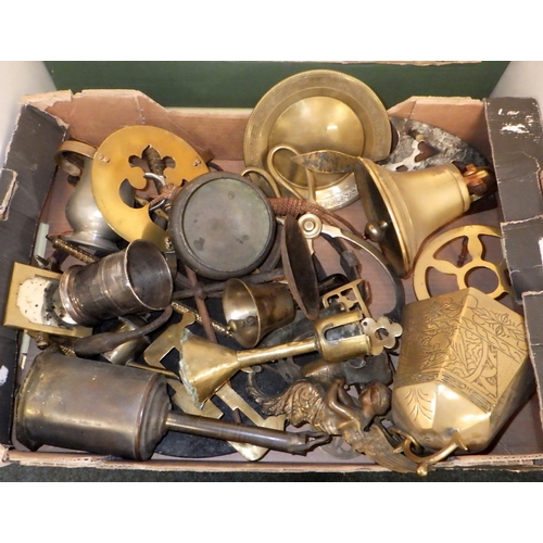 516 - A qty of misc metal wares to inc bells, miniature brass toilet mirror etc