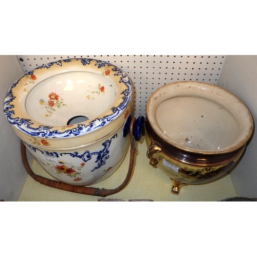 517 - A qty of misc collectables to inc slop bucket, glass to inc Mdina, ceramic jugs etc AF (qty)