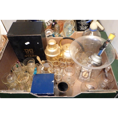 539 - A box of cocktail accessories together with further misc glass ware (4)