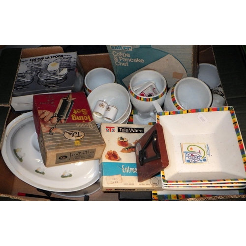 543 - Two boxes of misc kitchen wares, ceramics etc (2)