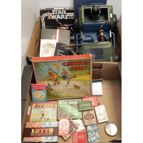 545 - A group of vintage toys and games to inc Star wars etc (2)