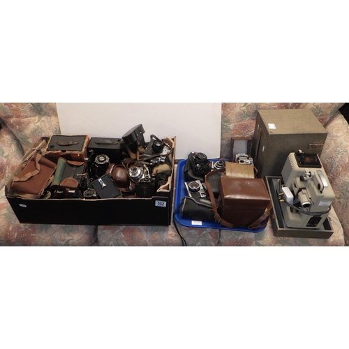 552 - A large qty of vintage cameras, Eumig projector etc