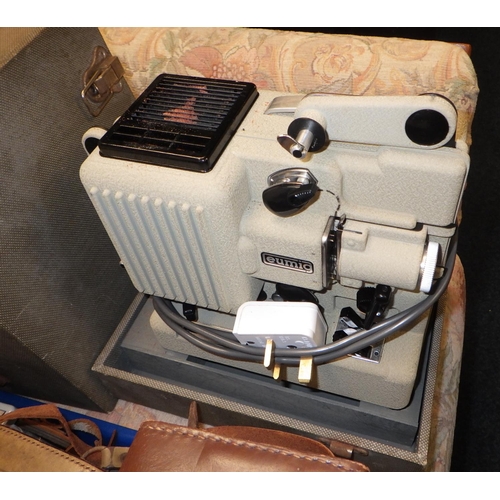 552 - A large qty of vintage cameras, Eumig projector etc