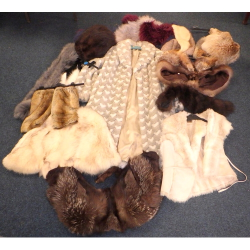 565 - A group of fur/faux fur jackets and stoles etc