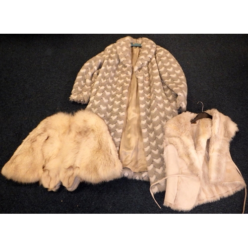 565 - A group of fur/faux fur jackets and stoles etc