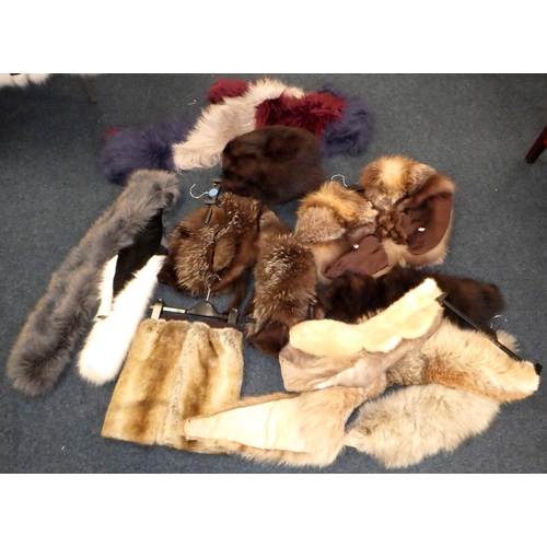 565 - A group of fur/faux fur jackets and stoles etc