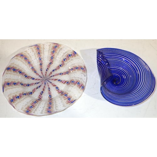 599 - A group of Venetian twisted glass plates, bowls etc (6)