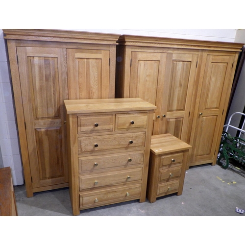 788 - A modern oak double wardrobe, triple wardrobe, chest of drawers and bedside chest (4)