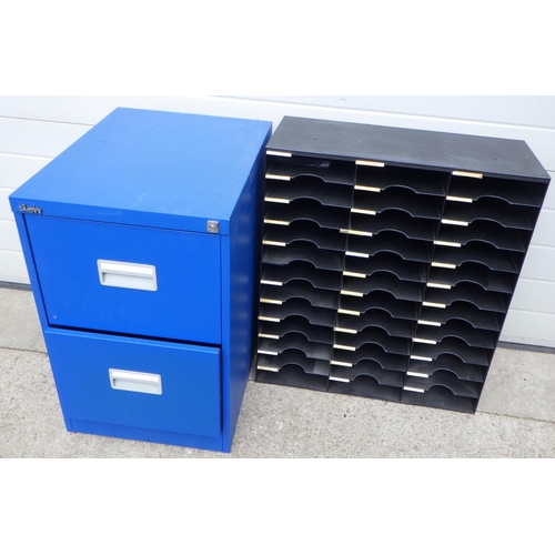931 - A two drawer metal filing cabinet together with a filing rack (2)