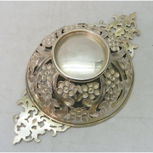 15 - A late Victorian silver two handled pierced bon-bon dish, Matthew John Jessop, London 1897.   180g /... 