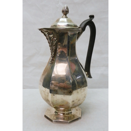 29 - An Arts & Crafts influence silver water jug, London 1903.  235mm tall to top of the knop / 480g gros... 