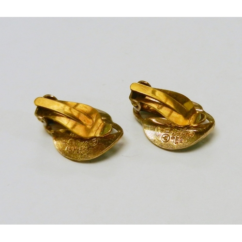 78 - A pair of David Andersen leaf-shaped clip-on stud earrings, gilt white metal and green enamel, marke... 