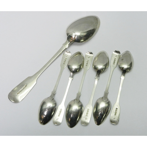 141 - Six matching Victorian silver fiddle pattern teaspoons, a/f; a William IV silver fiddle pattern tabl... 