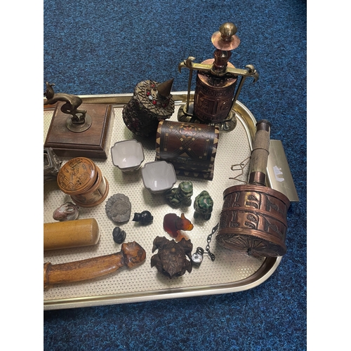 300 - A group of misc collectables to inc Oriental items etc