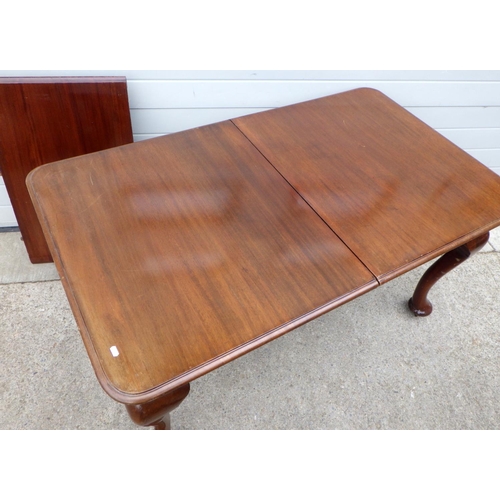 611 - A 1930's extending dining table on cabriole legs together with one leaf, 143cm long closed