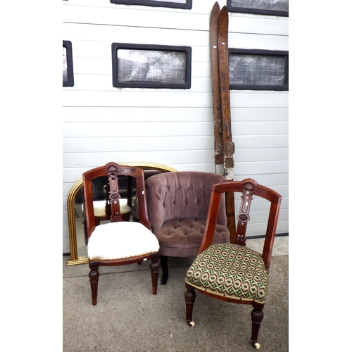 619 - A pair of sling back chairs, upholstered chair, mirror & pair of wooden ski's (6)