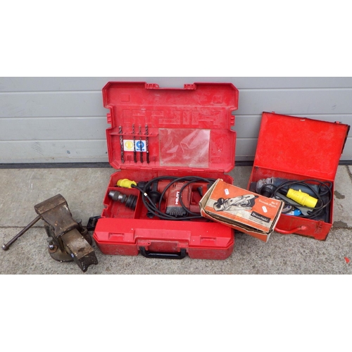 622 - A Hilti TE14 drill, vice etc