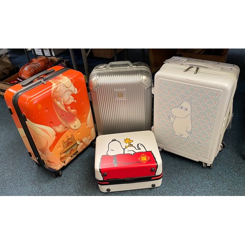 261 - four various small cases