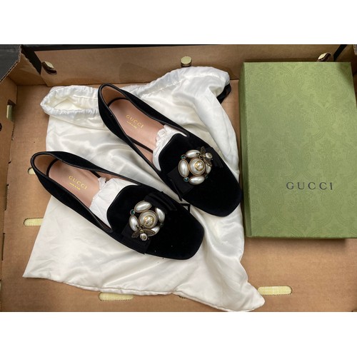 265 - A pair of shoes bearing label for Gucci size 37