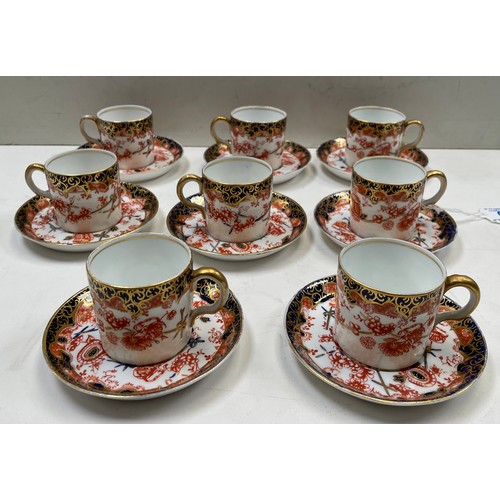 89 - A set of 8 Crown Derby cups and saucers, Demitasse.