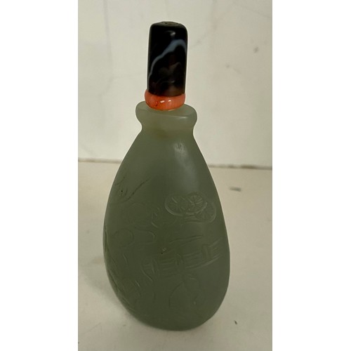 270 - A Chinese snuff bottle, 87mm tall incl stopper.