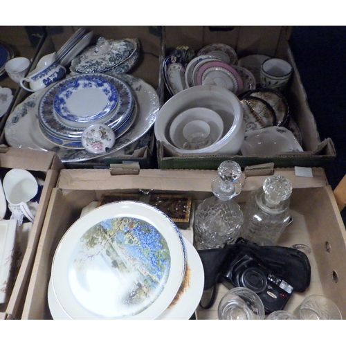 137 - A large qty of misc ceramics and glass ware, af (5)