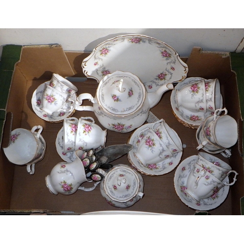 293 - A Royal Albert part tea and dinner service (2)