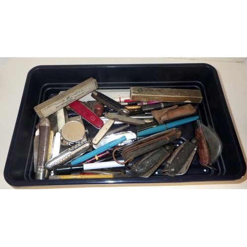 317 - A qty of various pen knives to inc Jack knives etc