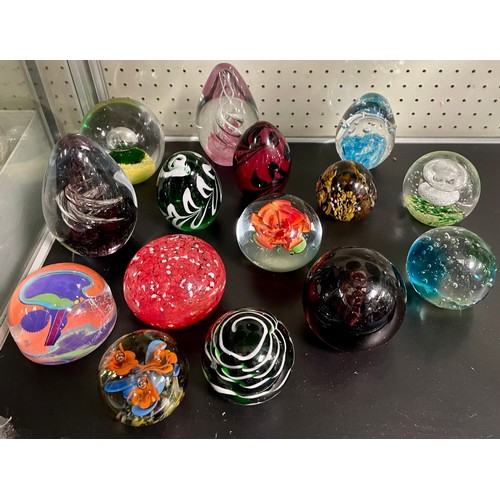 362 - A qty of misc paperweights