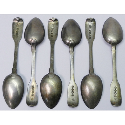 15 - Six matching William IV silver fiddle pattern teaspoons, Jonathan Hayne, London 1834.   115g / each ... 
