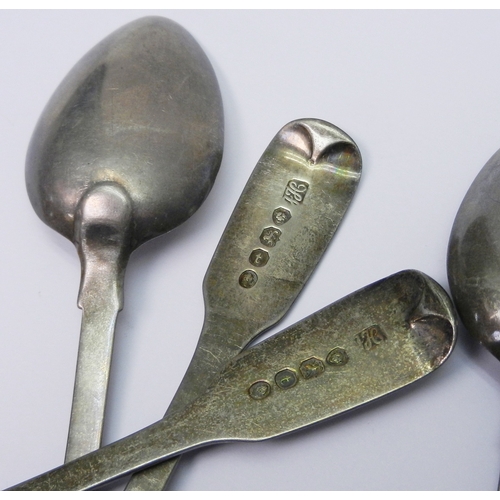 15 - Six matching William IV silver fiddle pattern teaspoons, Jonathan Hayne, London 1834.   115g / each ... 