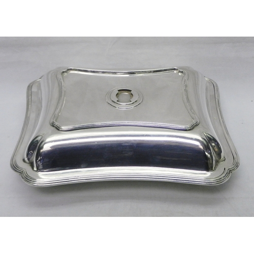 19 - A silver entrée dish, London 1935.  A/F handle lacking.  1550g /  270 x 220mm