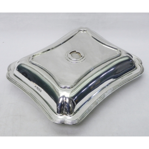 19 - A silver entrée dish, London 1935.  A/F handle lacking.  1550g /  270 x 220mm