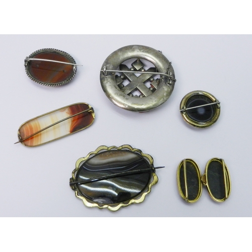 70 - A plaid brooch, white metal and agate, 50mm diameter; other agate brooches etc