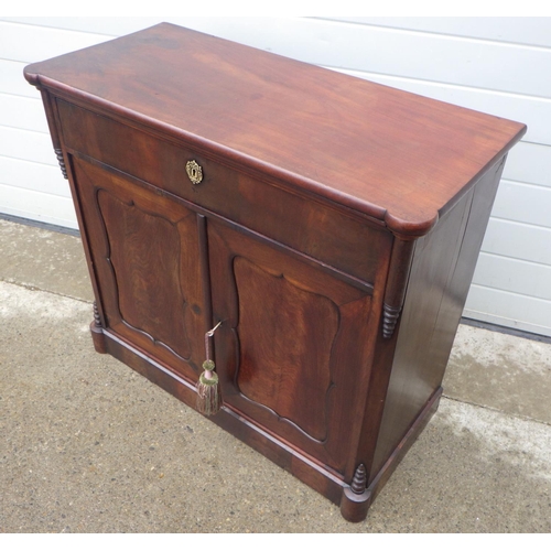 895 - A 19th cen Continental mahogany chiffonier, 98cm wide