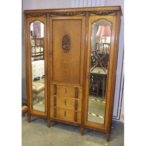 900 - An oak wardrobe with mirrored doors, 148cm wide